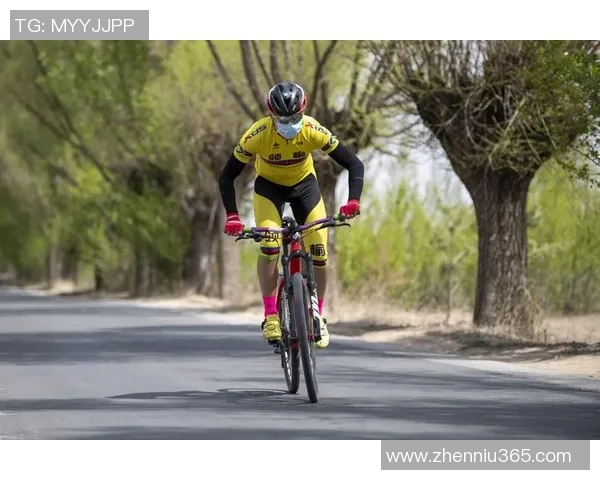 足球明星骑行风采高清图片展示尽显运动魅力与活力四射的青春气息